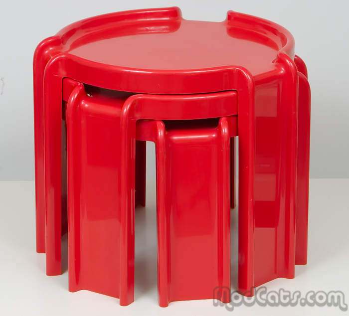 Giotto Stoppino for Kartell red table set
