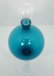 Pedestal based decanter