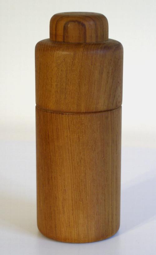 Nissen teak Salt Shaker & Pepper Mill